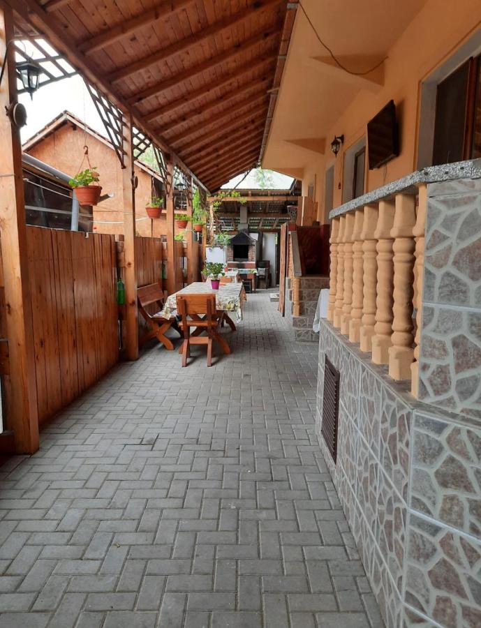 Pensiunea Cristiana Curtea de Argeş Exterior foto